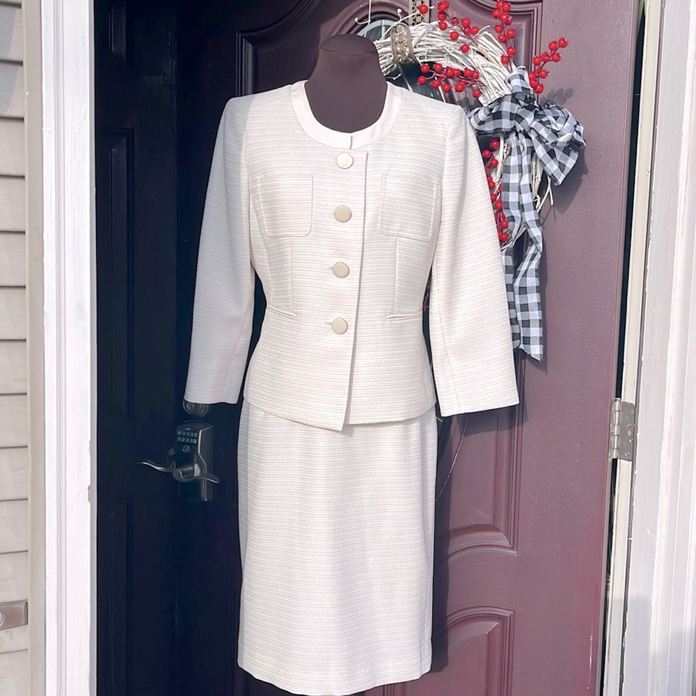Kasper cream skirt set size 6 petite